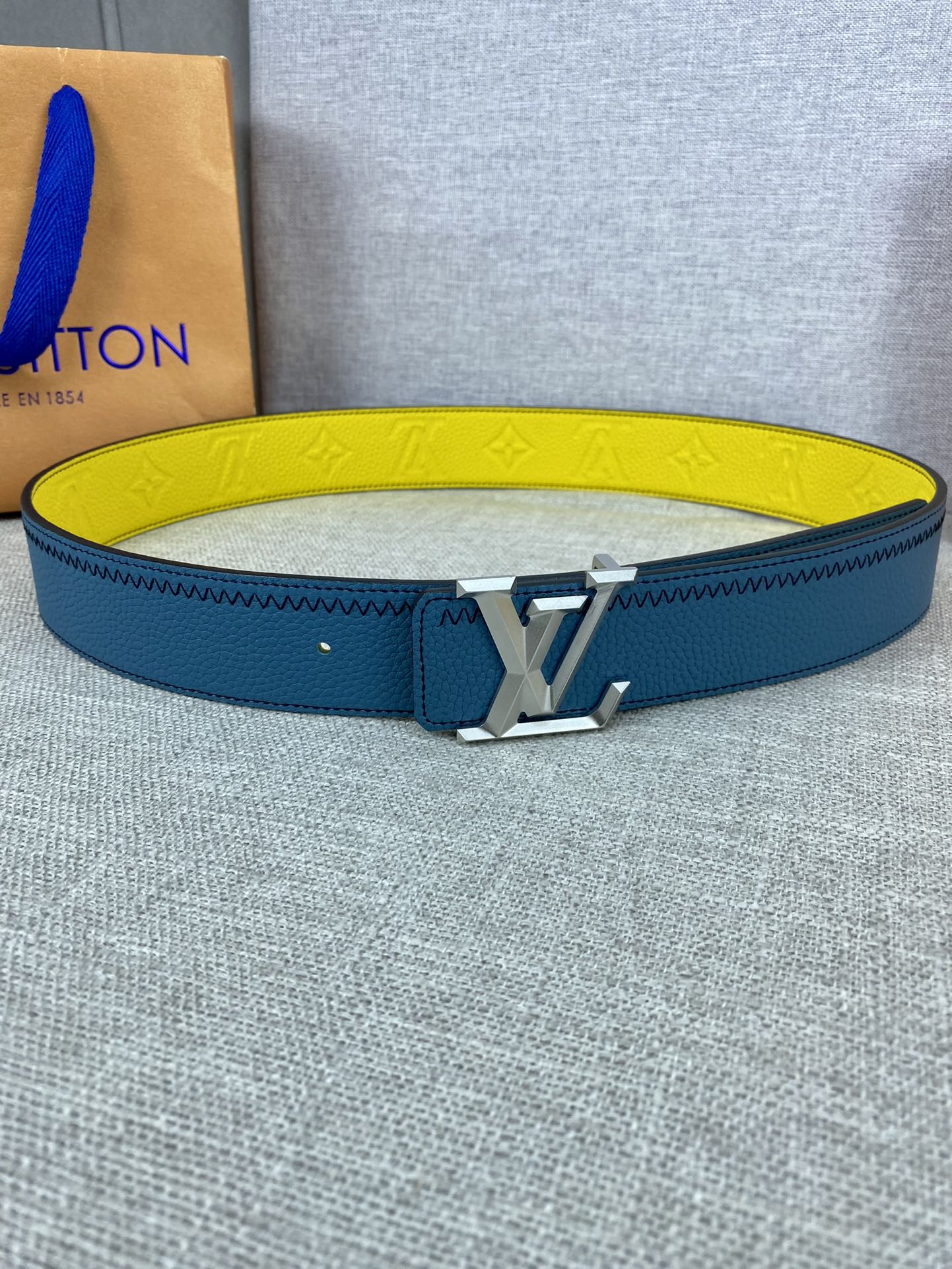 L*ouis V*uitton Belts Top Version