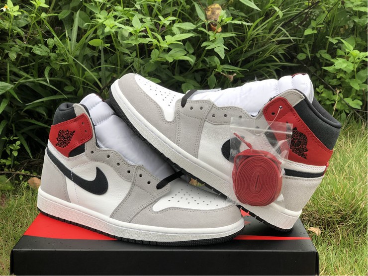 Air Jordan 1 “Light Smoke Grey” 555088-126