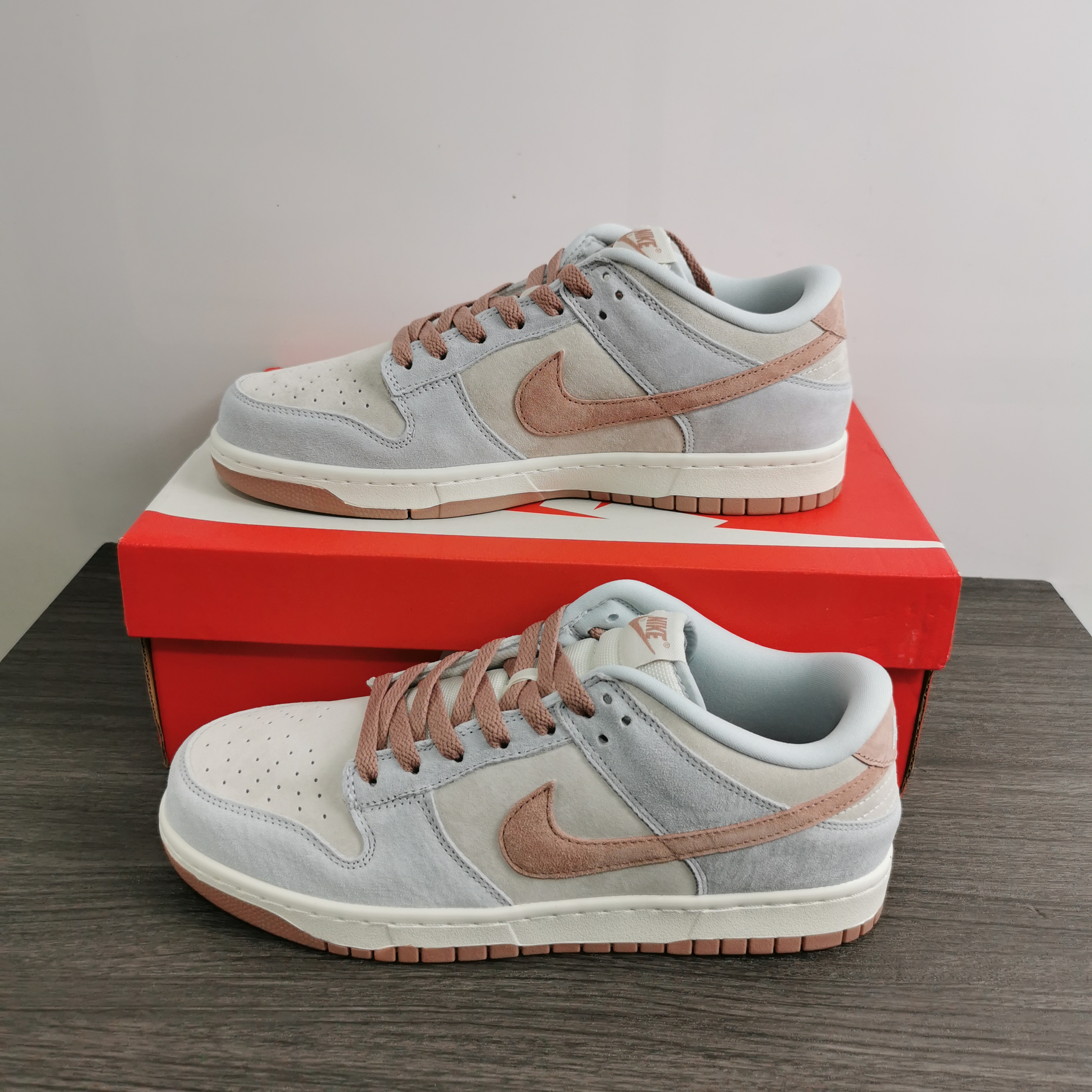 from Nike dunk SB Low Fossil Rose DH7577-001