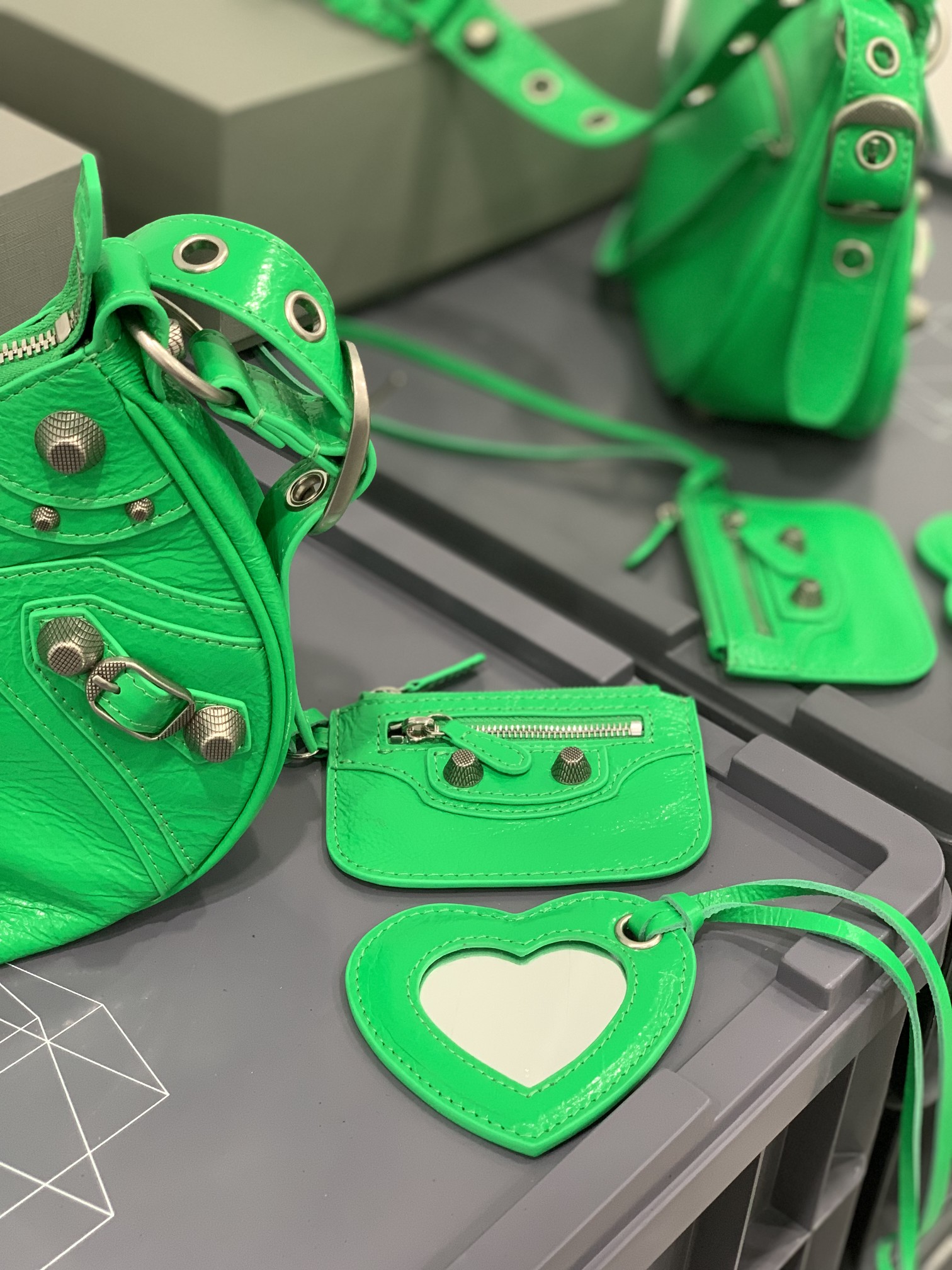 B*alenciaga Bag Top Quality 33x16x8.4cm