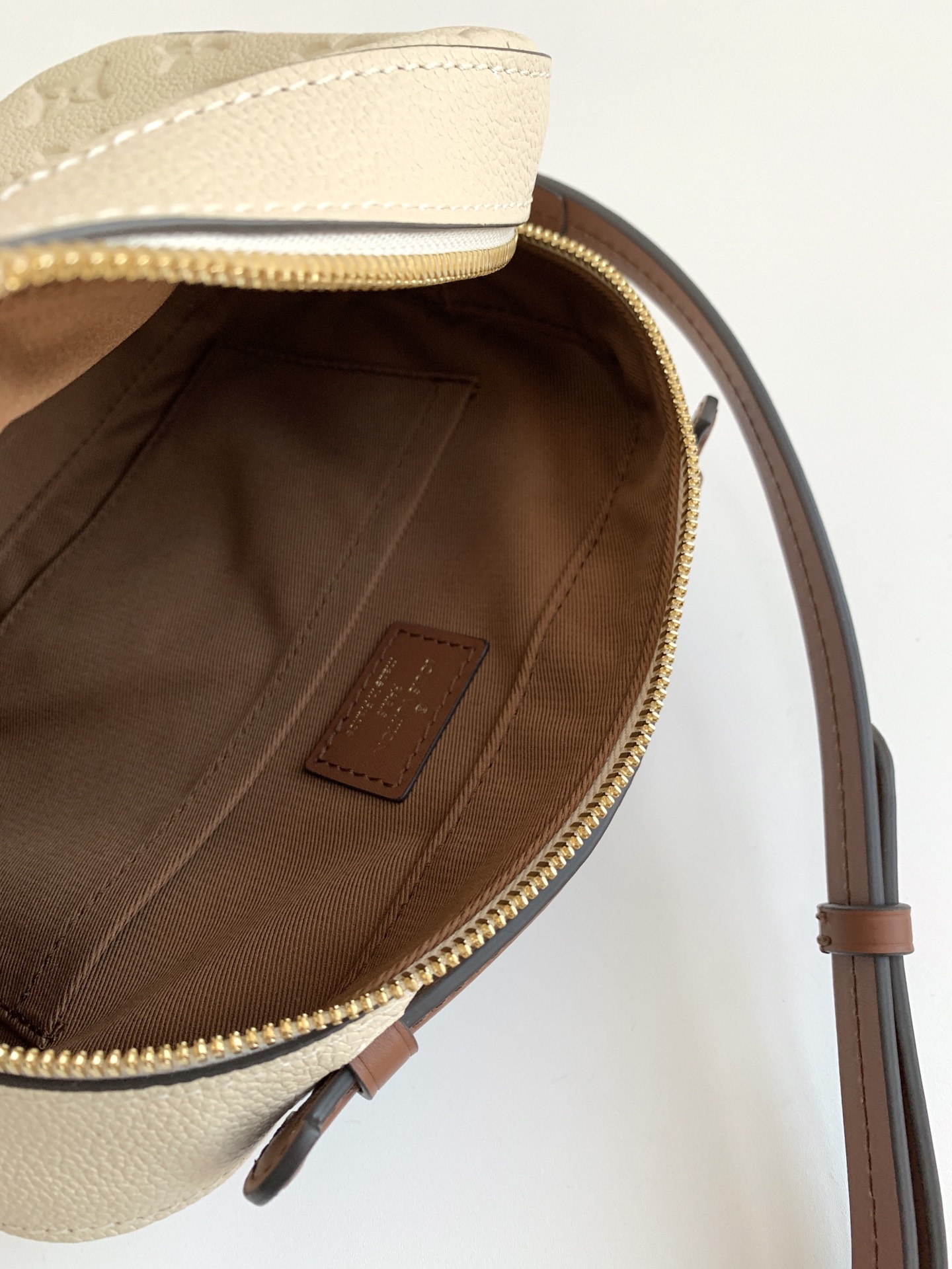 L*ouis V*uitton Top Bag 22 x 16 x 8 cm