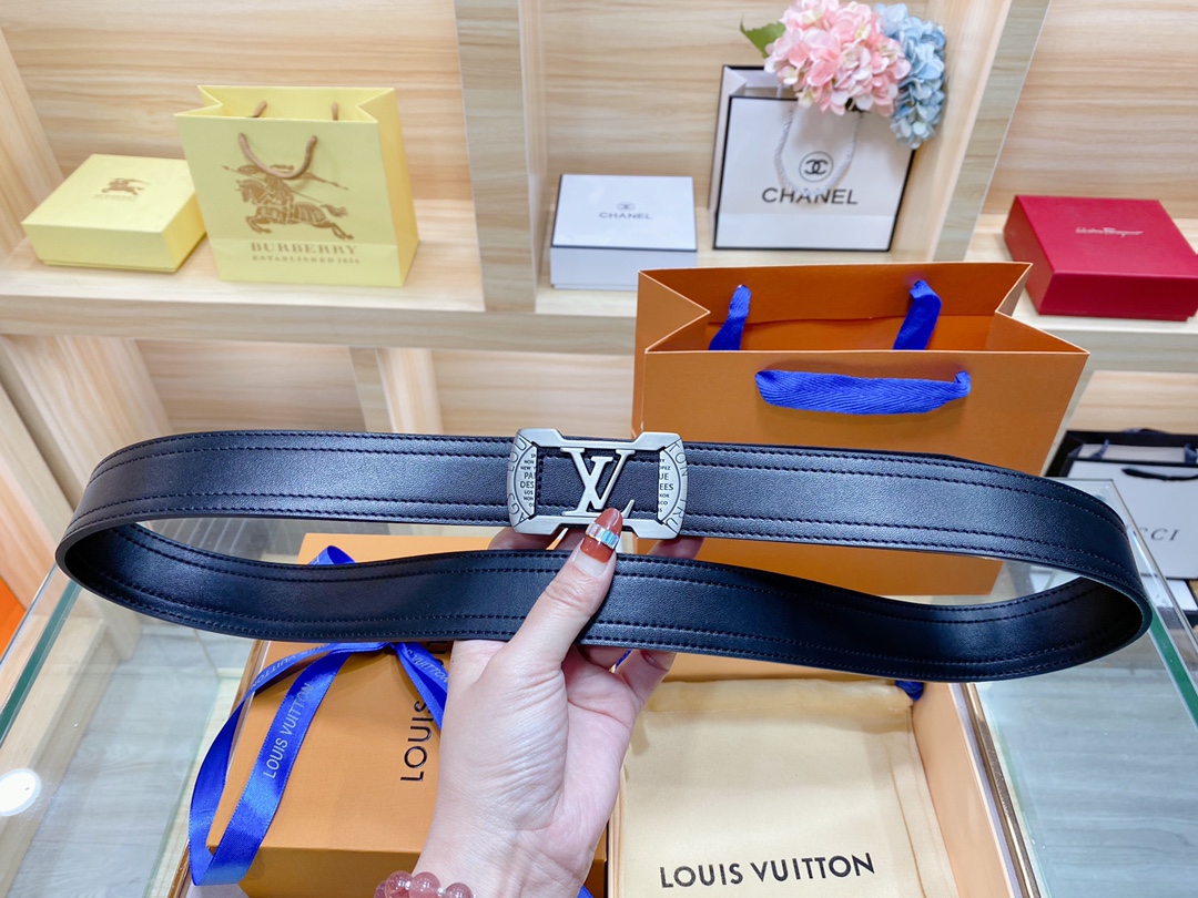 L*ouis V*uitton Belts Top Version