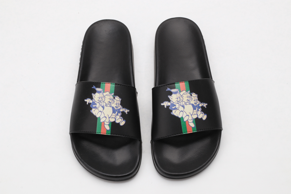 G*cci Sandals
