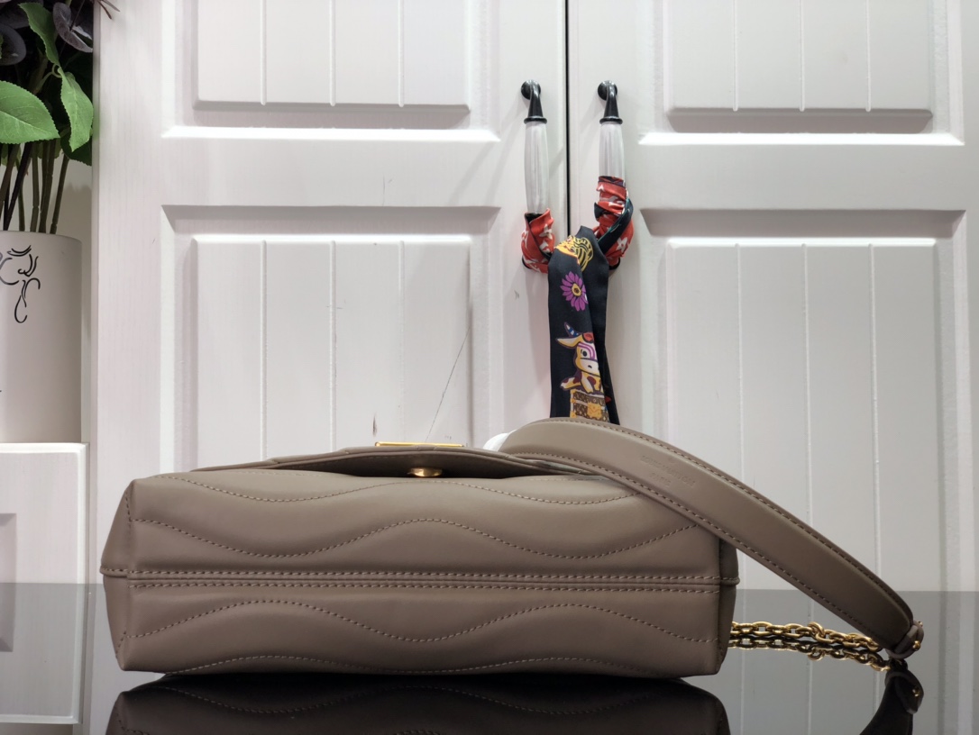 L*ouis V*uitton Top Bag 24*14*9cm