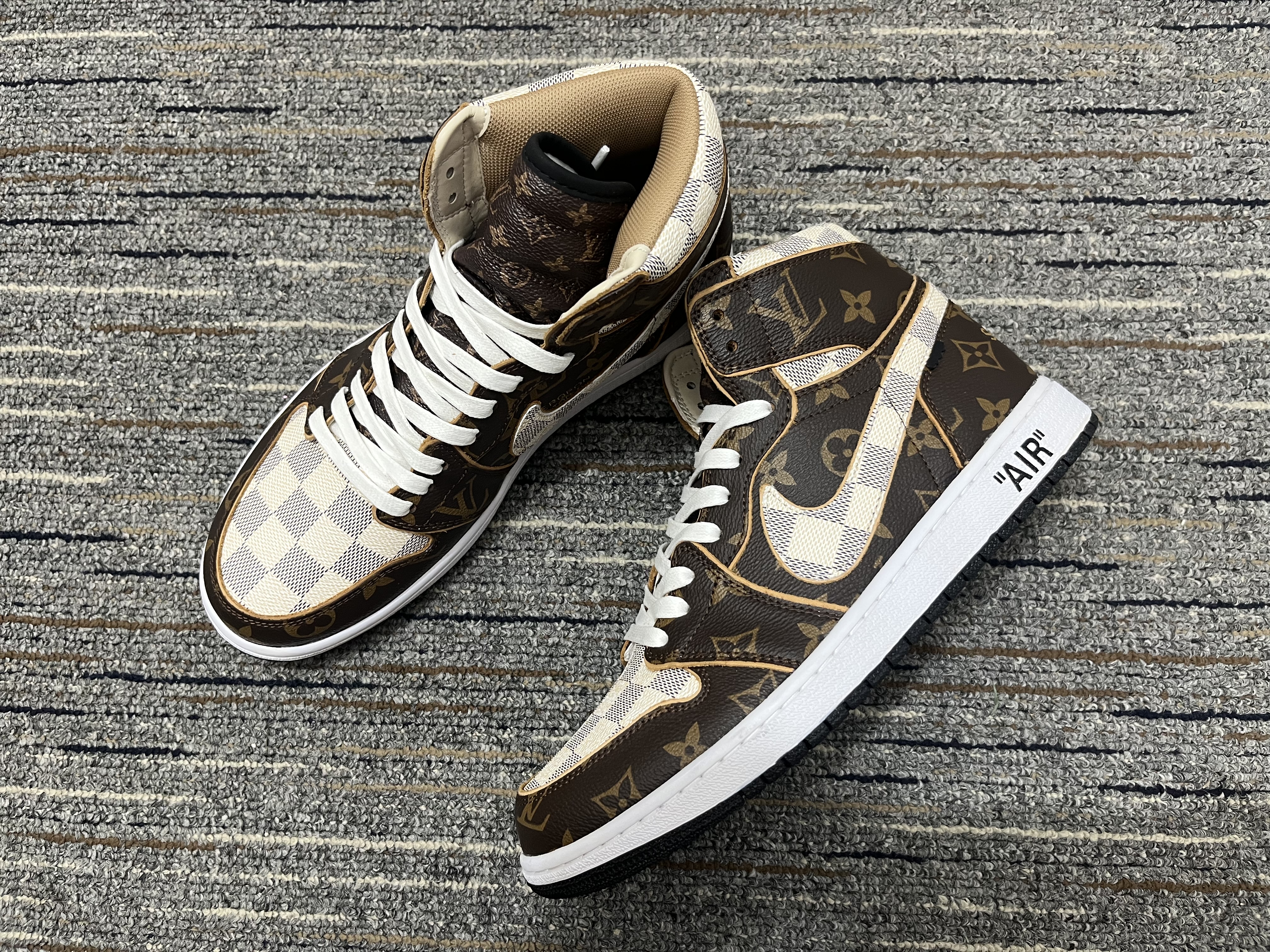 Air Jordan 1 L*V Top Sneakers