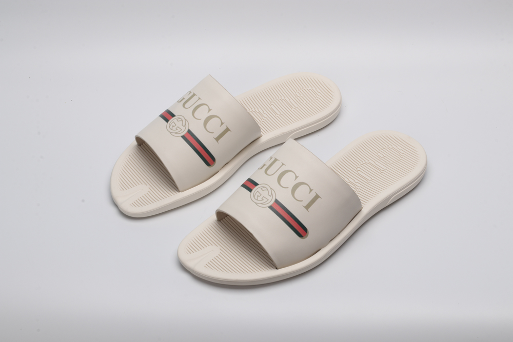 G*cci Sandals