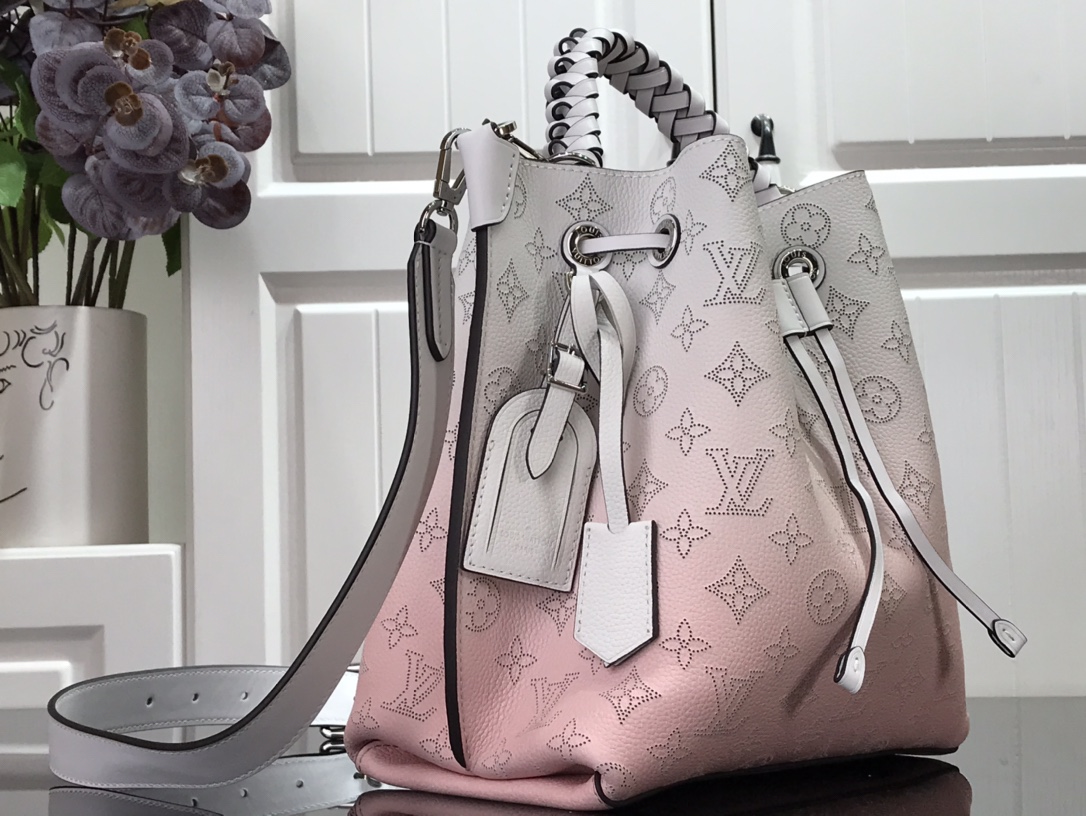 L*ouis V*uitton Top Bag 25 x 25 x 20 cm