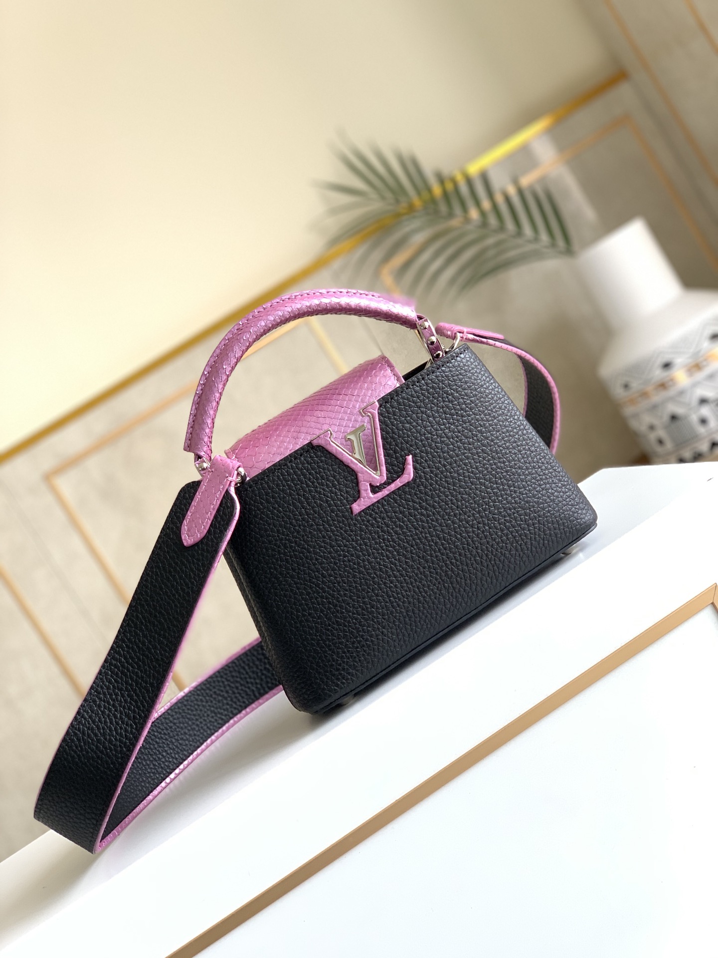 L*ouis V*uitton Top Bag 21x14x8cm