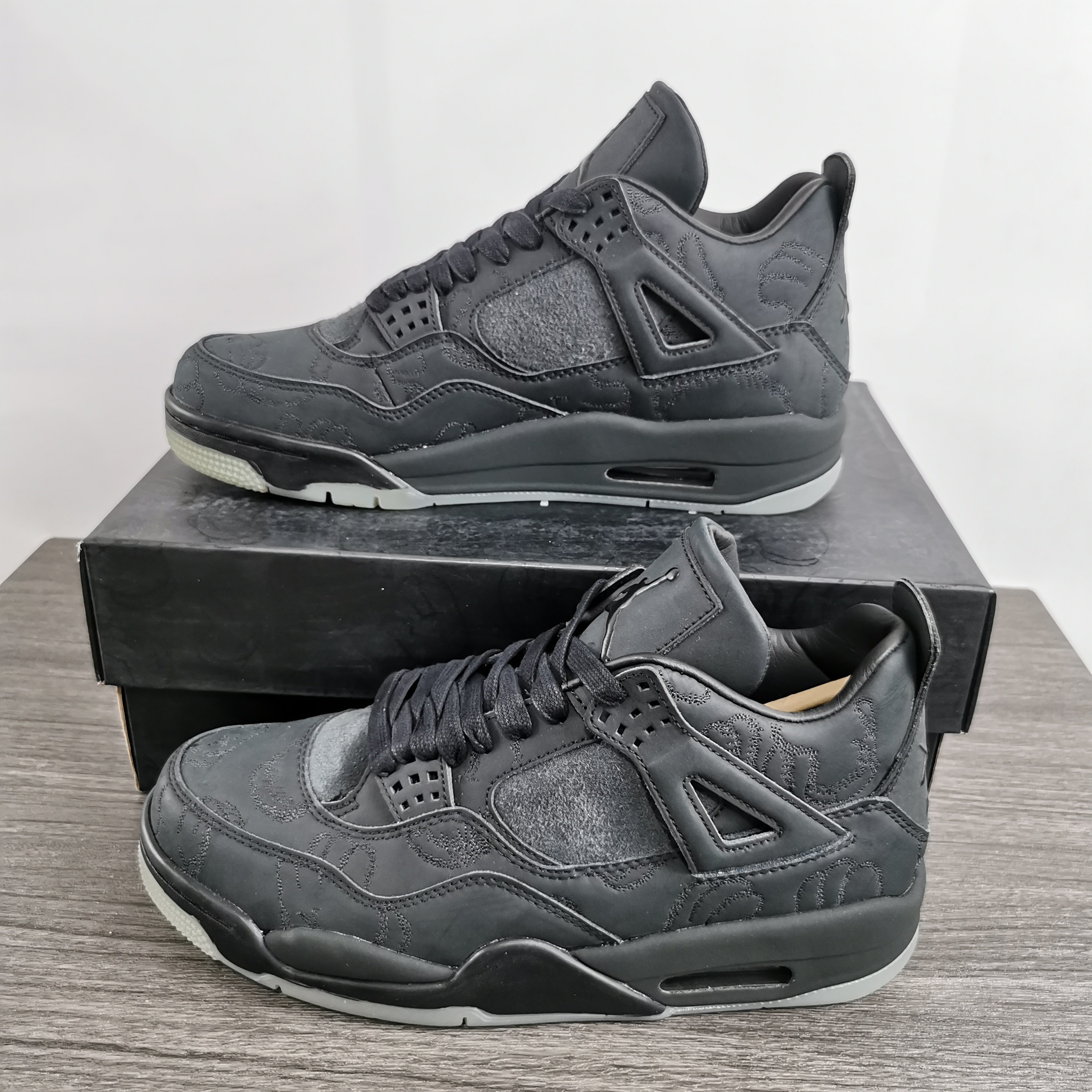 Air Jordan 4 X Kaws 930155 001