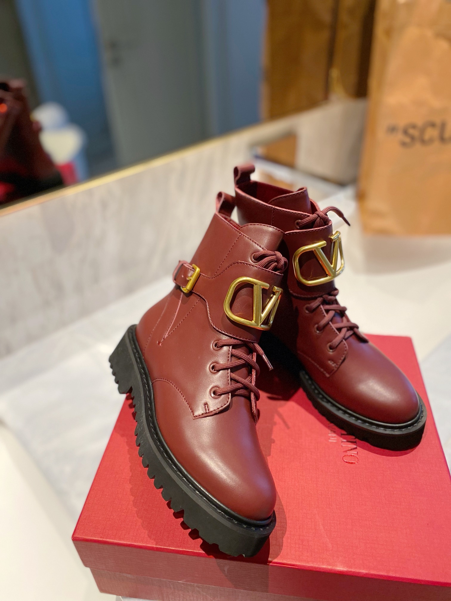 Women 𝑉*𝐴𝐿𝐸𝑁𝑇𝐼𝑁𝑂 Top Sneakers