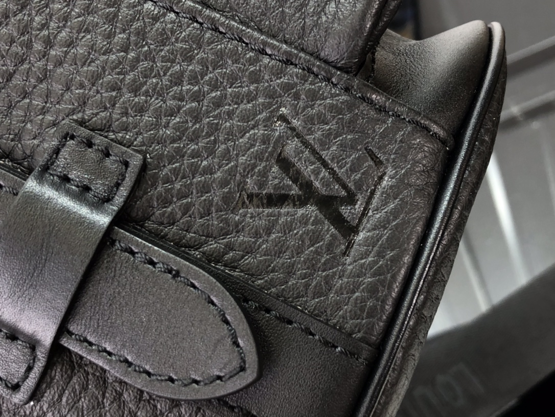 L*ouis V*uitton Top Bag 14*19.5*5cm