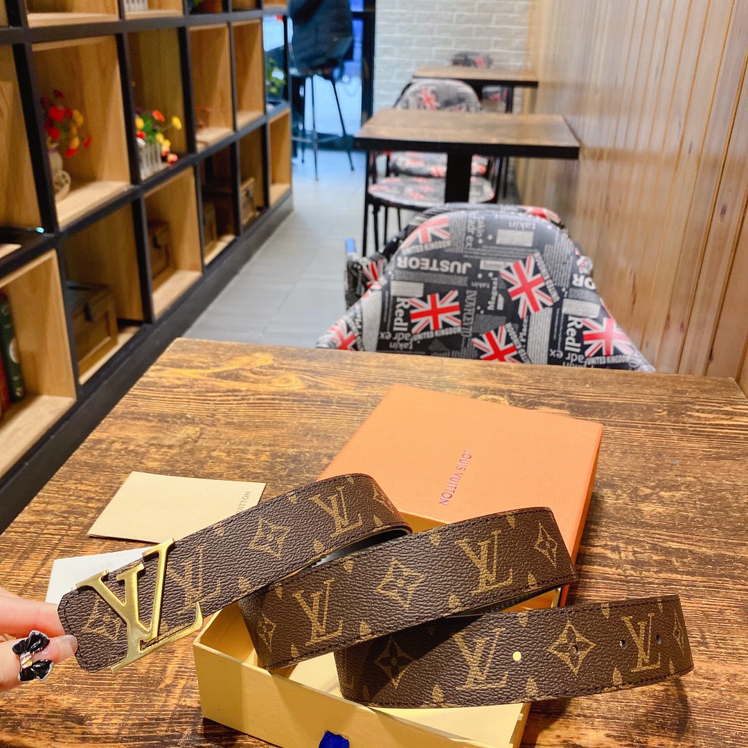 L*ouis V*uitton Belts Top Version