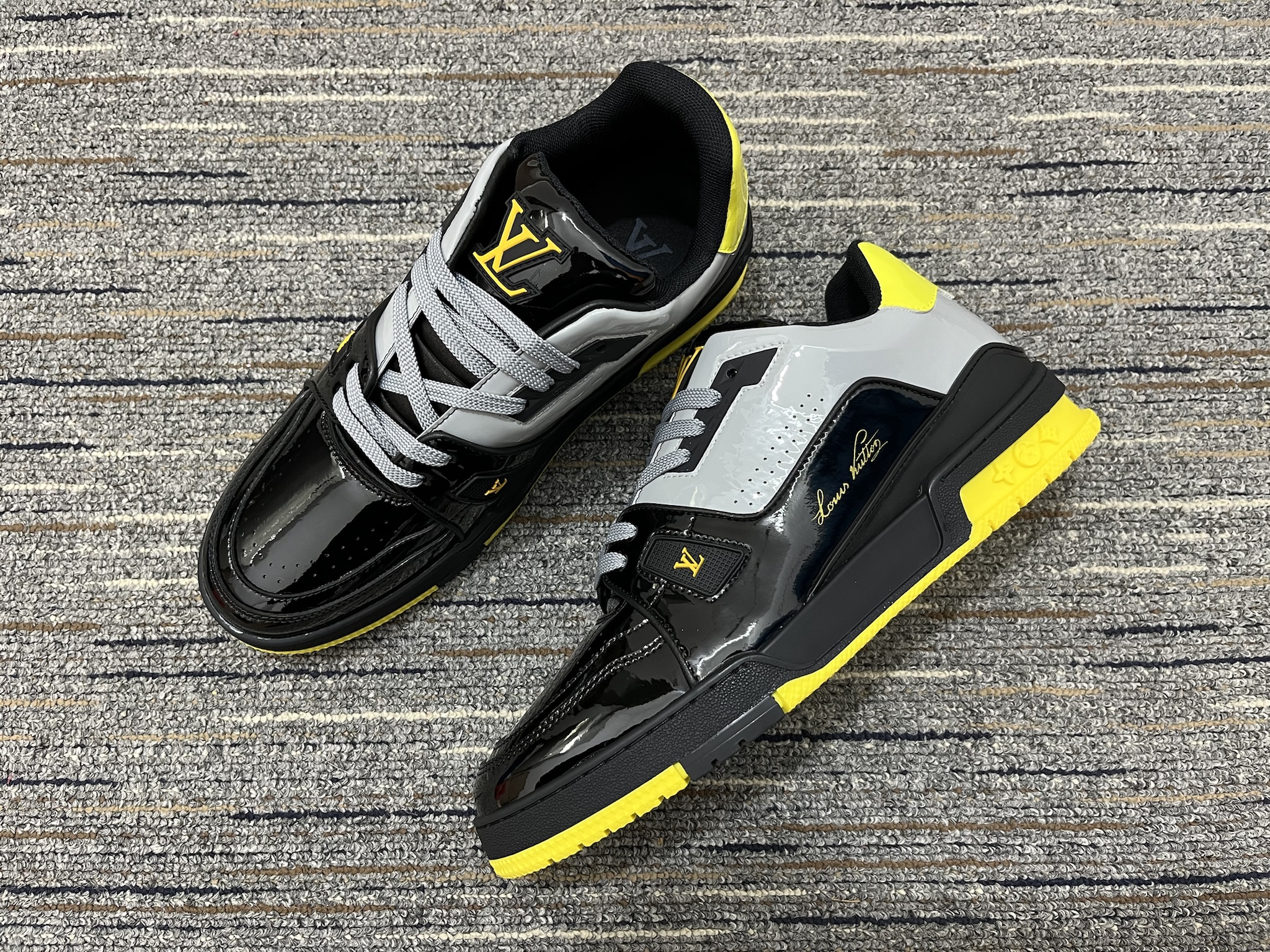 Men L*ouis V*uitton Top Sneakers