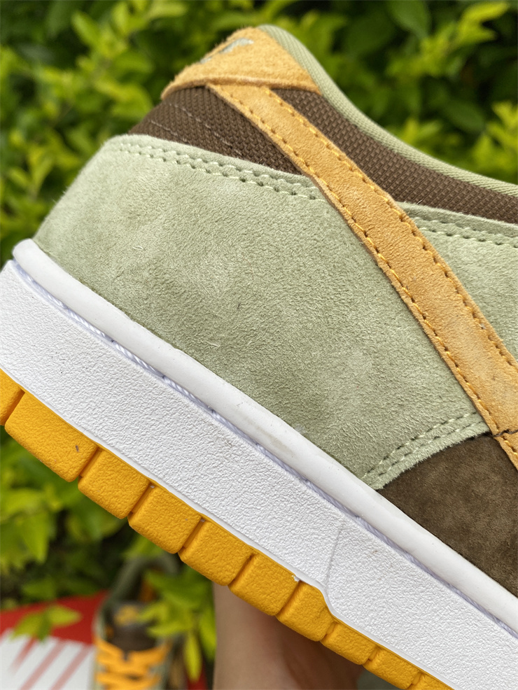 from Nike SB Dunk Low SE Dusty Olive DH5360-300