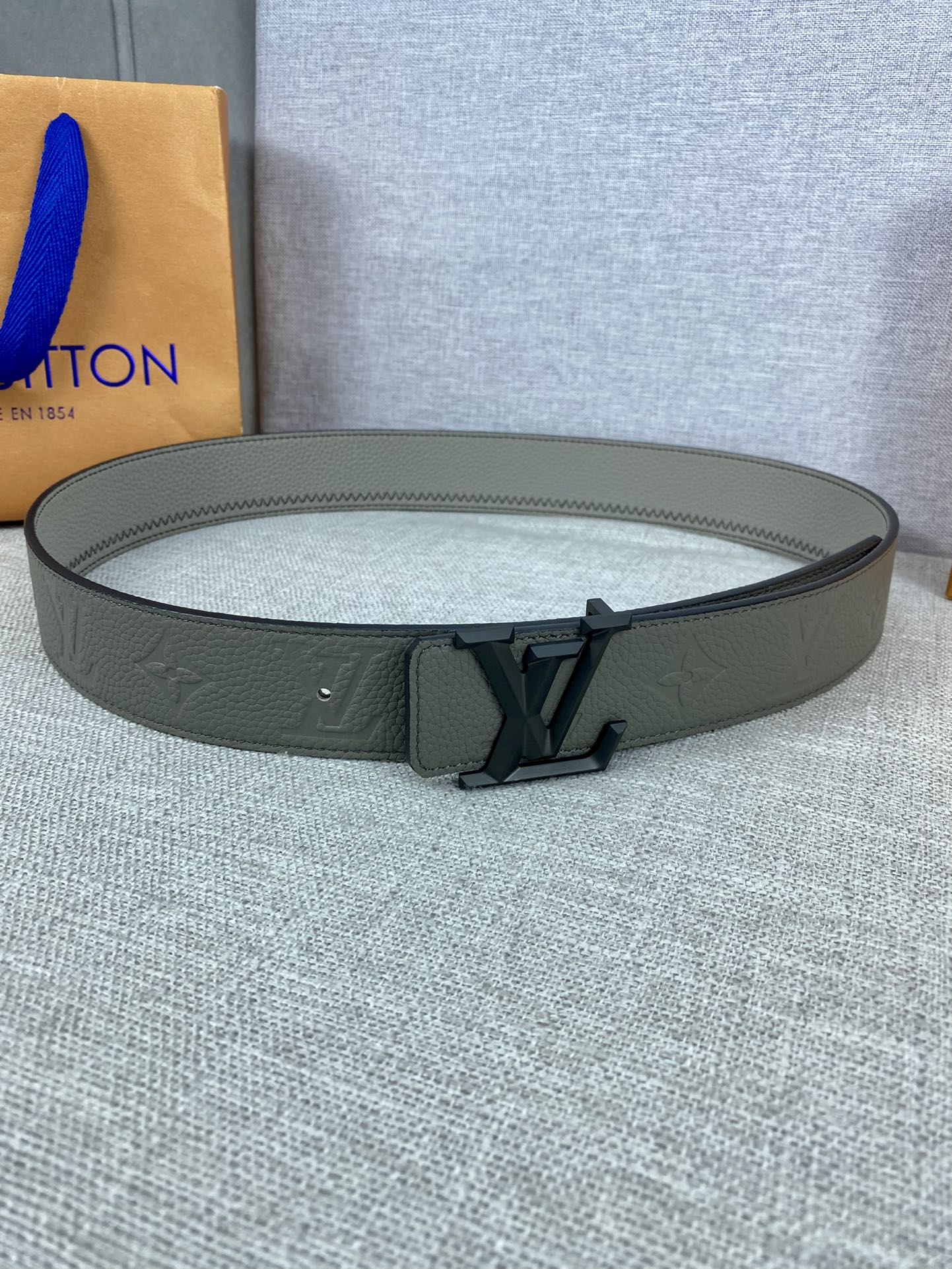 L*ouis V*uitton Belts Top Version