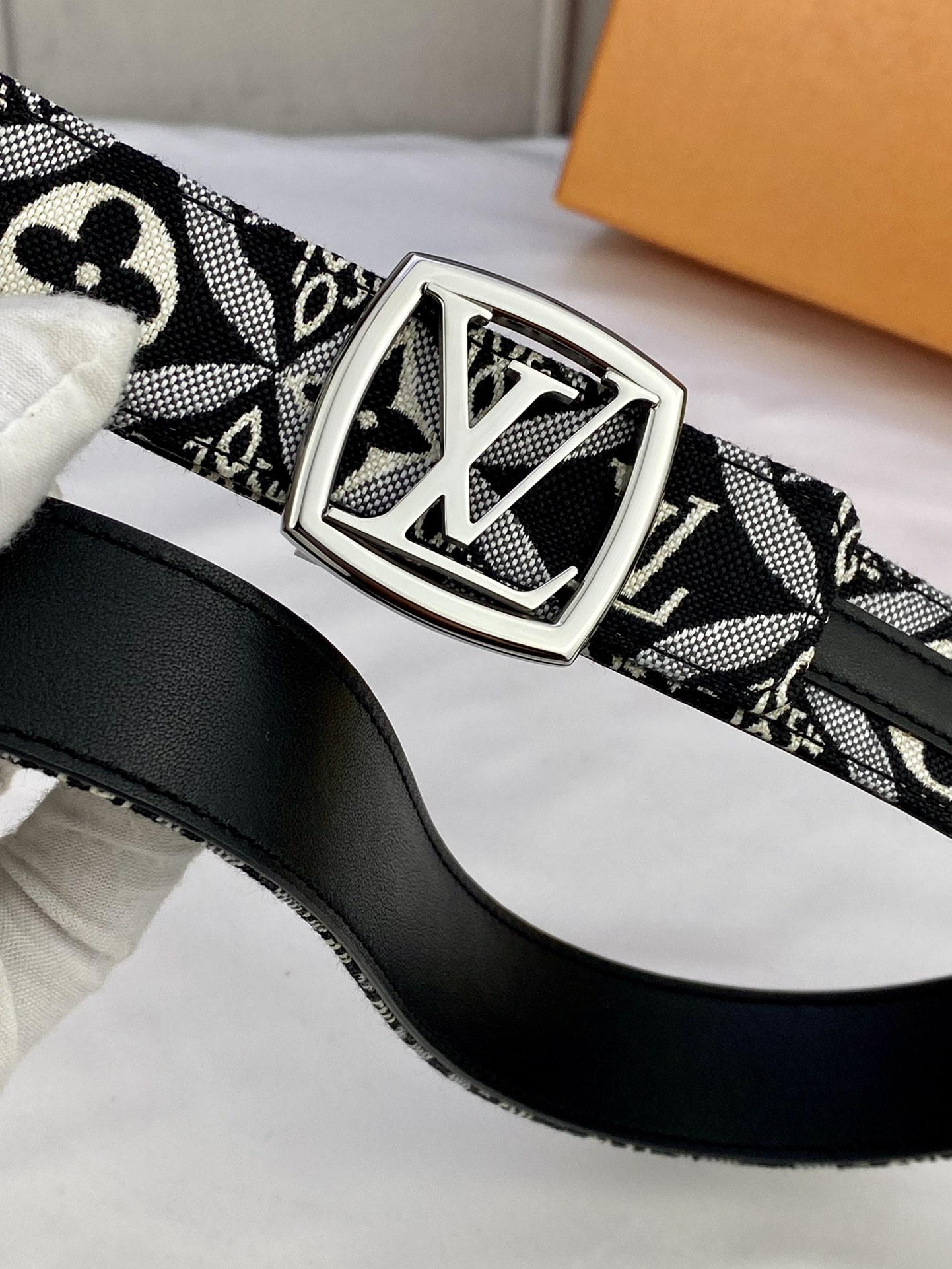 L*ouis V*uitton Belts Top Version