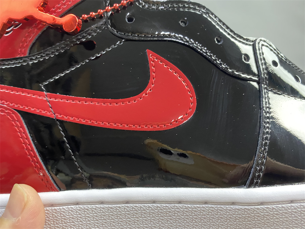 Air Jordan 1 High OG “Bred Patent” 555088-063