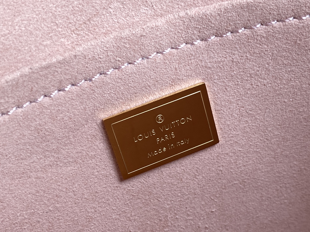 L*ouis V*uitton Bag Top Quality 17*16*8.5cm