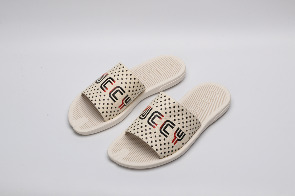 G*cci Sandals