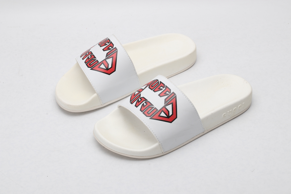G*cci Sandals