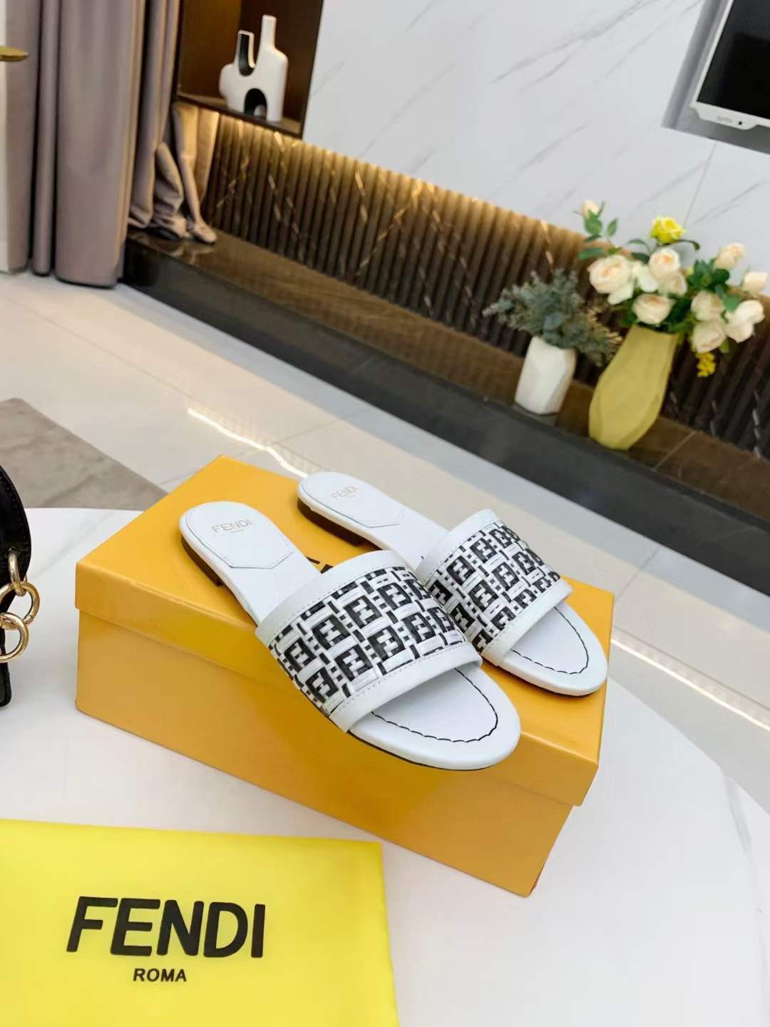 Women F*endi Top Sandals