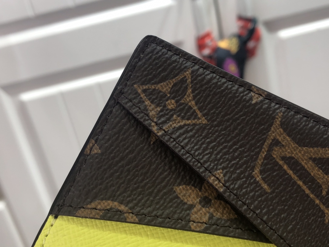 L*ouis V*uitton Bag Top Quality 8*11*1CM