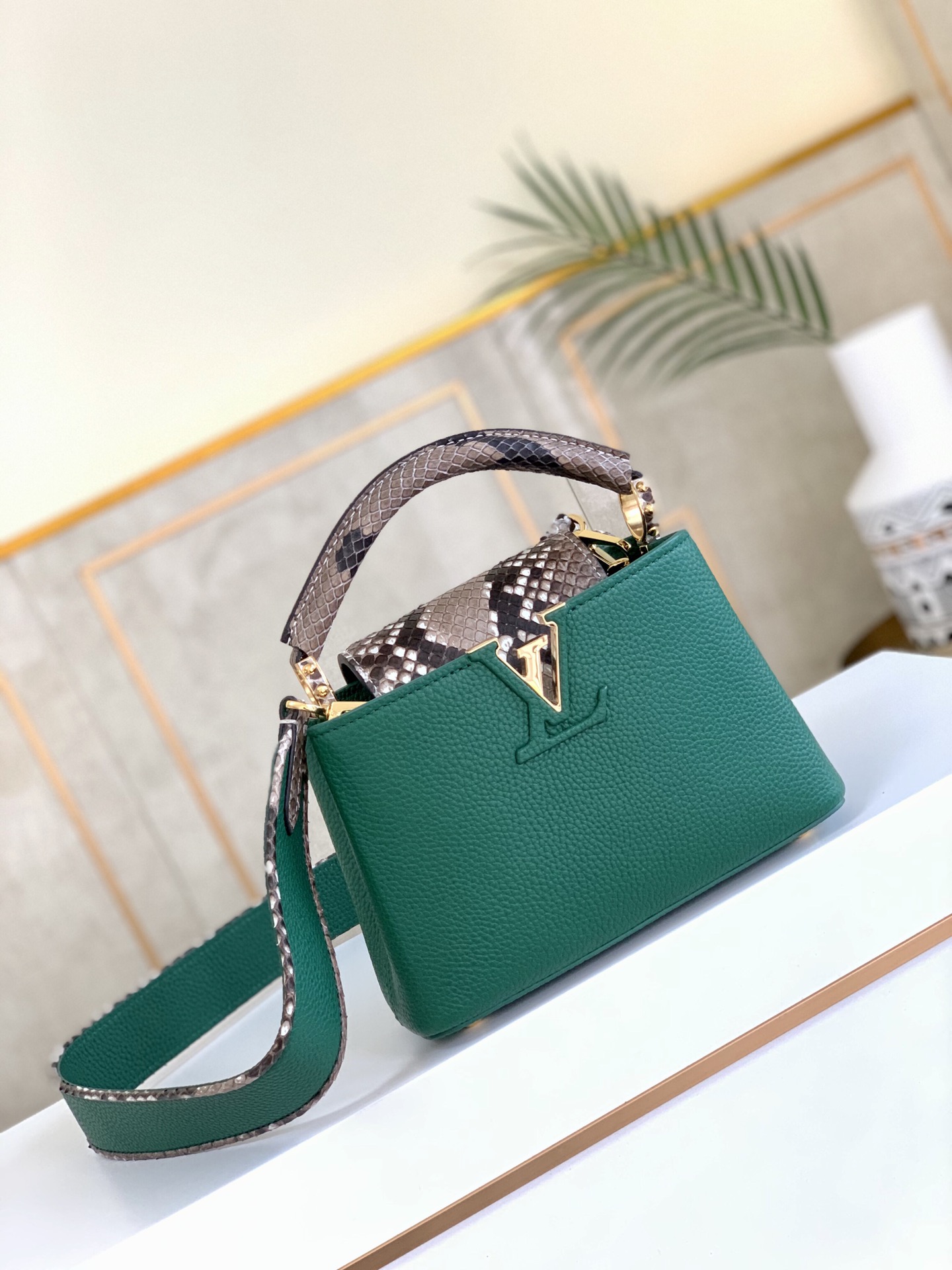 L*ouis V*uitton Top Bag 21x14x8cm