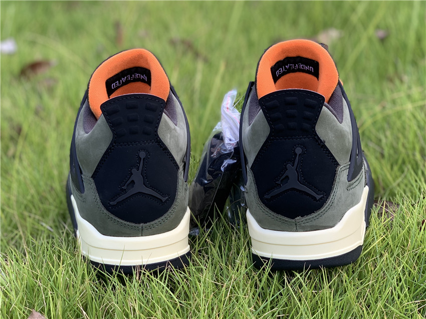 Air jordan 4 X Undefeated Travis Scott