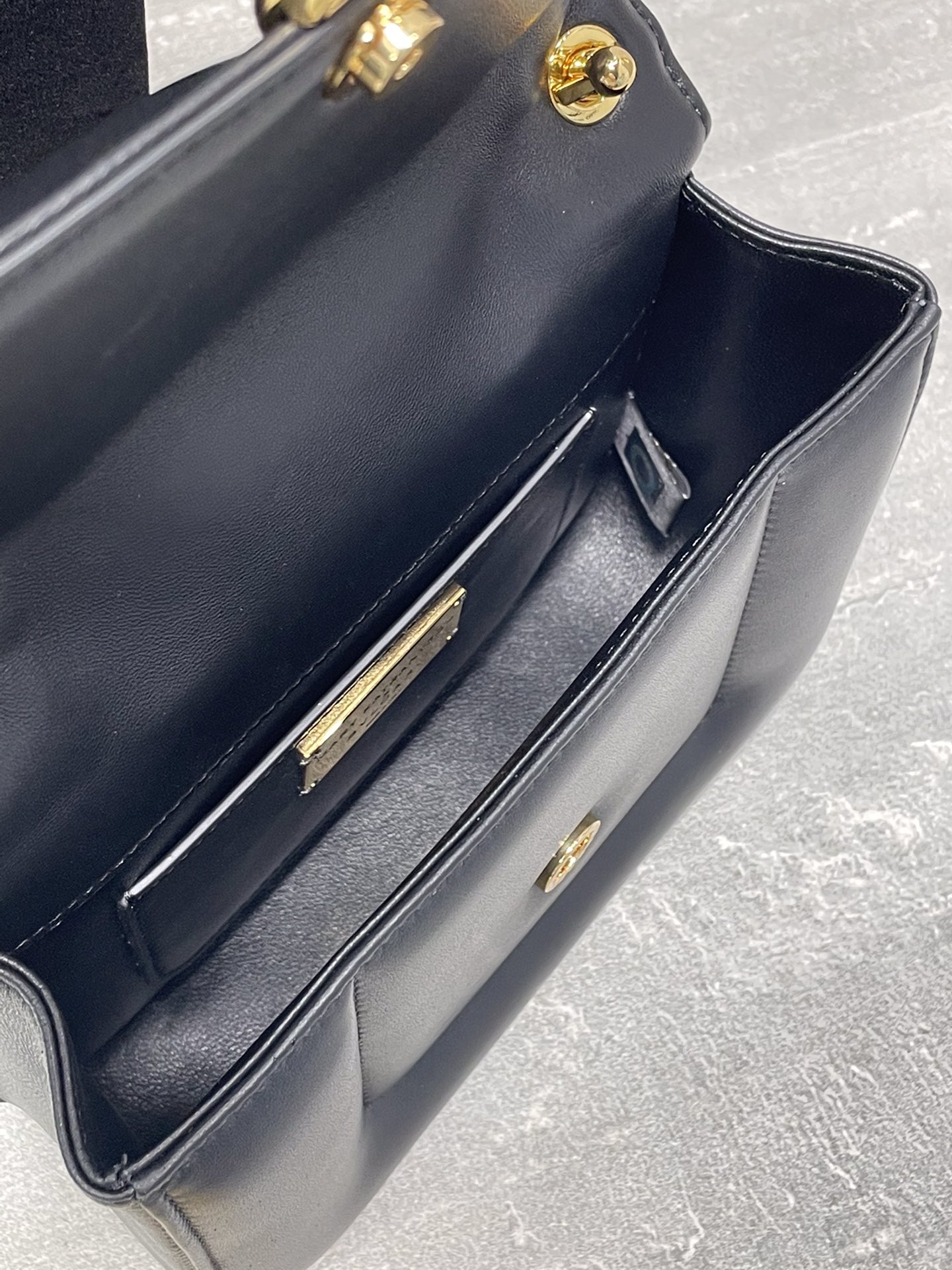 B*vlgari Top Quality Bag 19.2*15*6CM