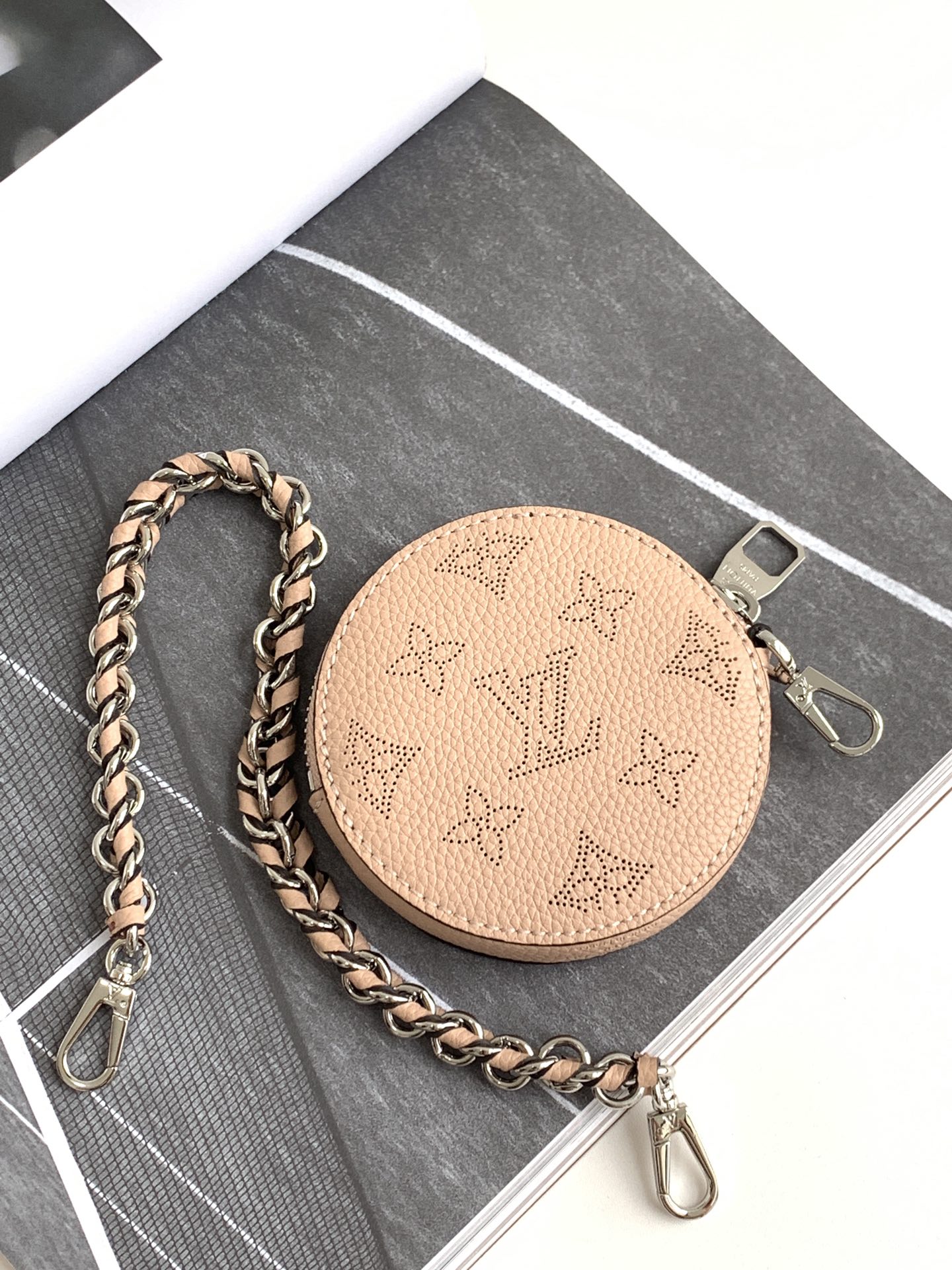 L*ouis V*uitton Top Bag 19 x 22 x 14 cm