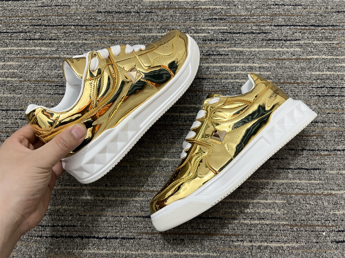 Women 𝑉*𝐴𝐿𝐸𝑁𝑇𝐼𝑁𝑂 Top Sneakers