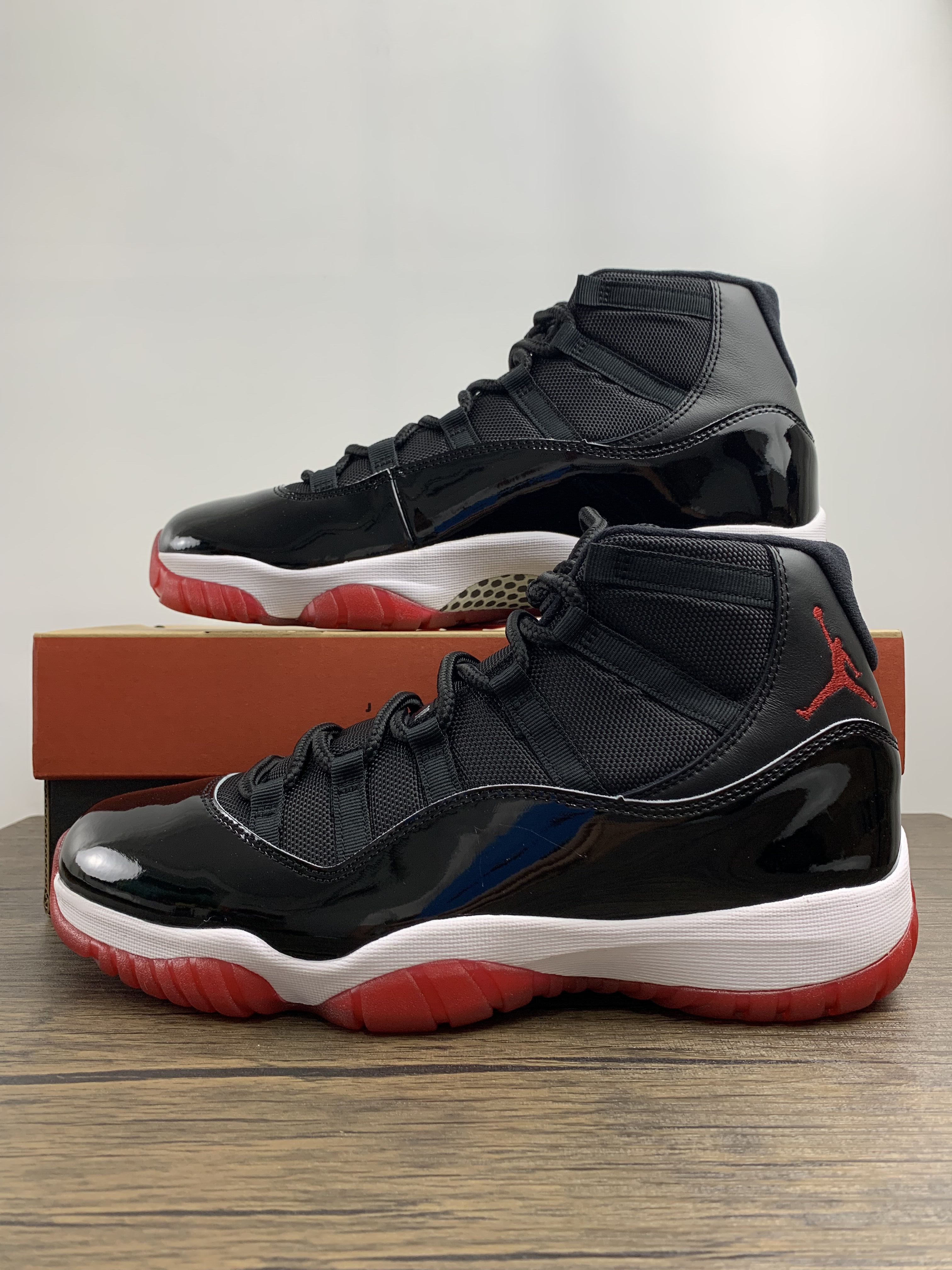 Air Jordan 11 Retro Low Bred