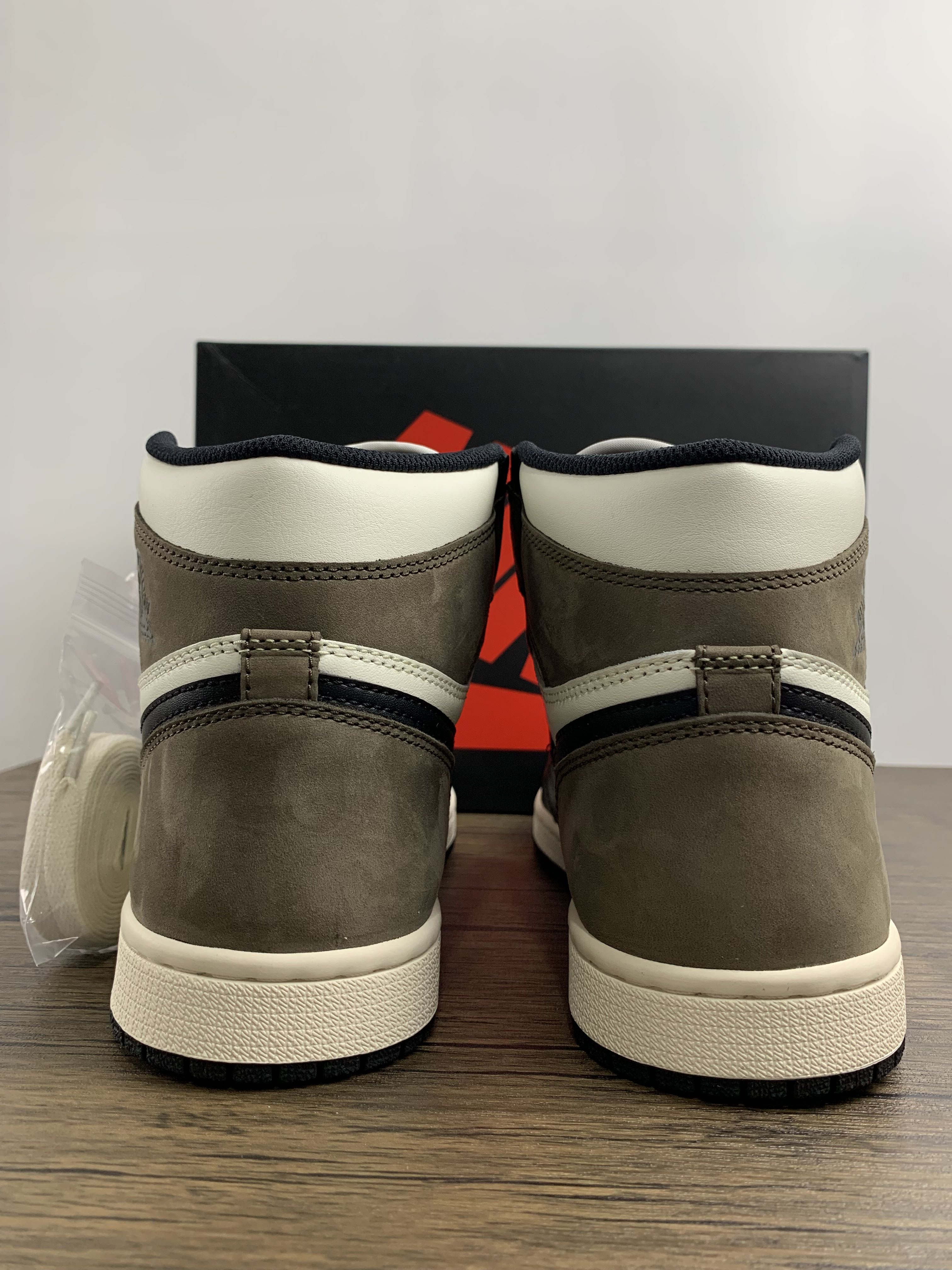 Air Jordan 1 High OG Dark Mocha 555088-105