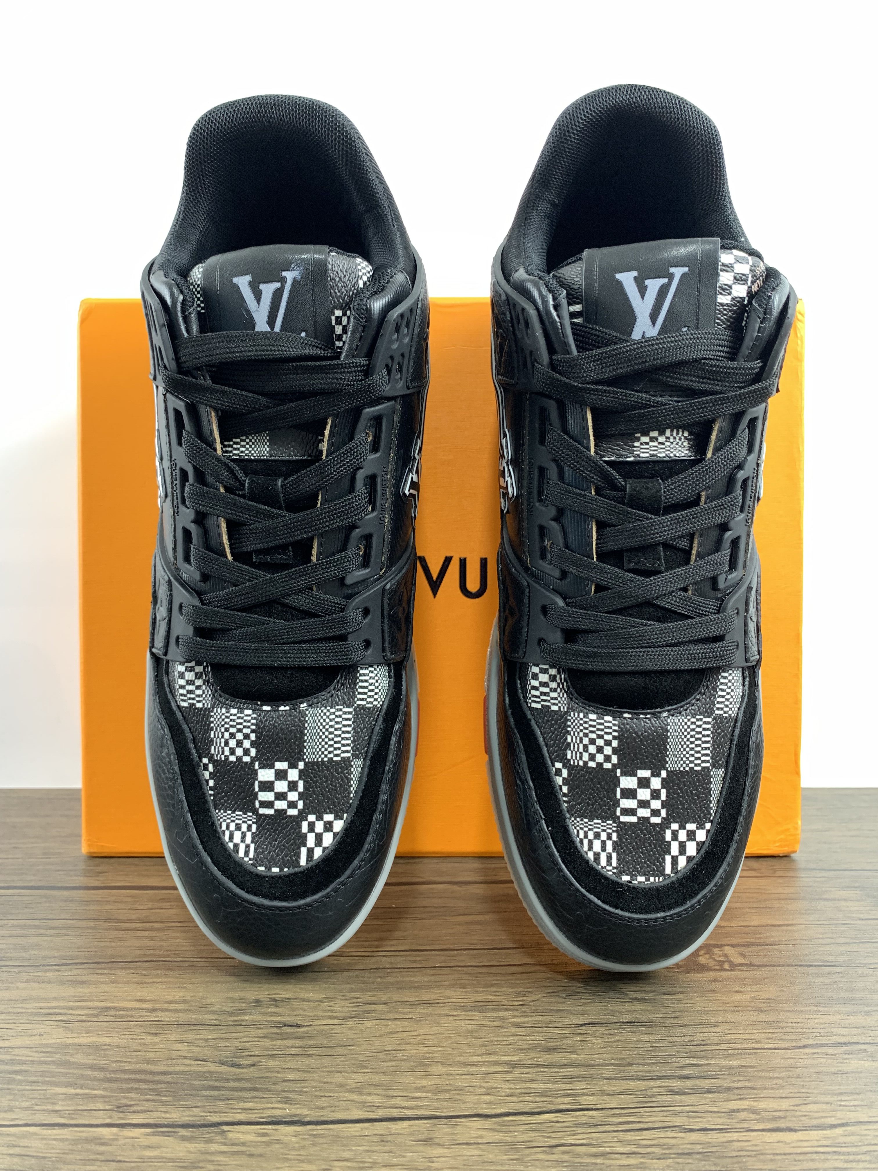 Men L*ouis V*uitton L*V Trainer Top Sneakers