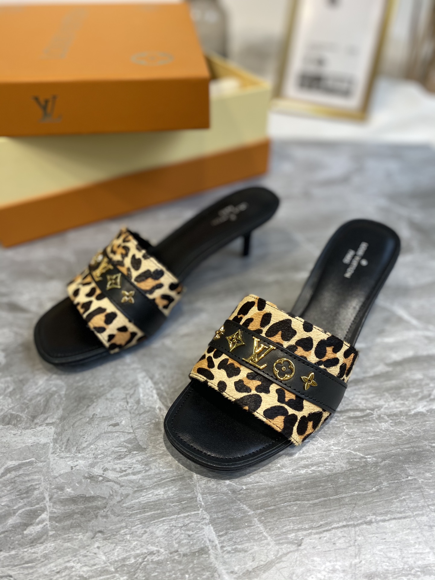 Women L*ouis V*uitton Top Sandals