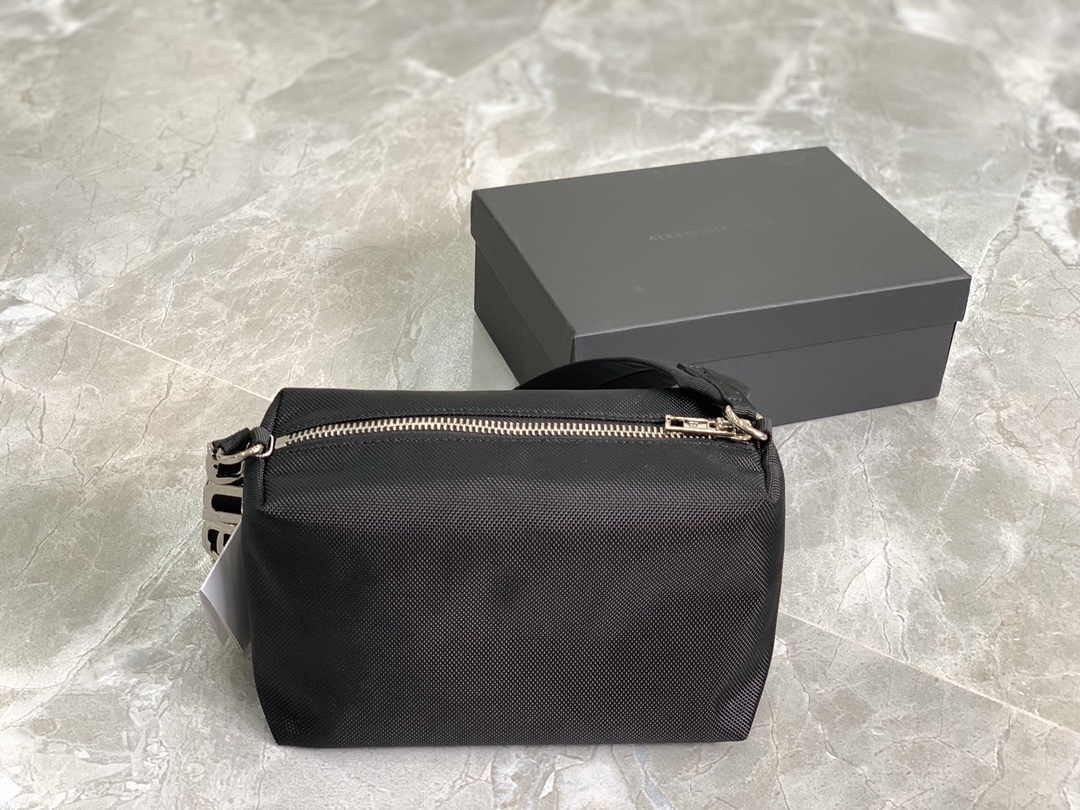 A*lexander W*ang Top Bag 22CM