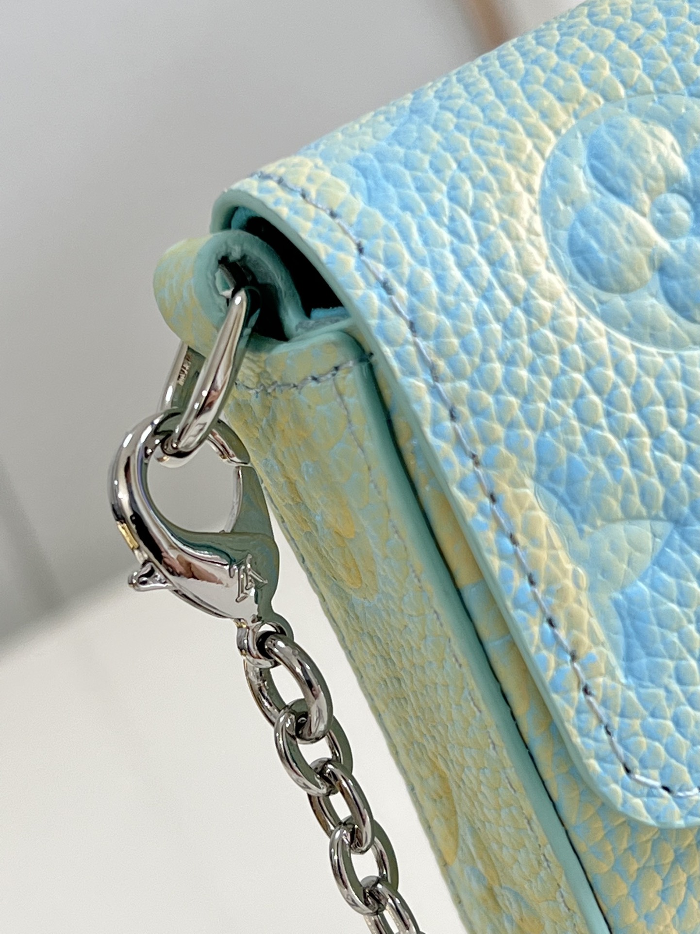 L*ouis V*uitton Top Bag 21*11*2CM