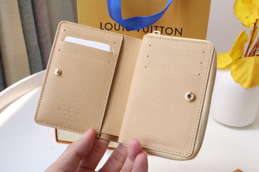 L*ouis V*uitton Bag Top Quality 11.5*8.5*2.2CM