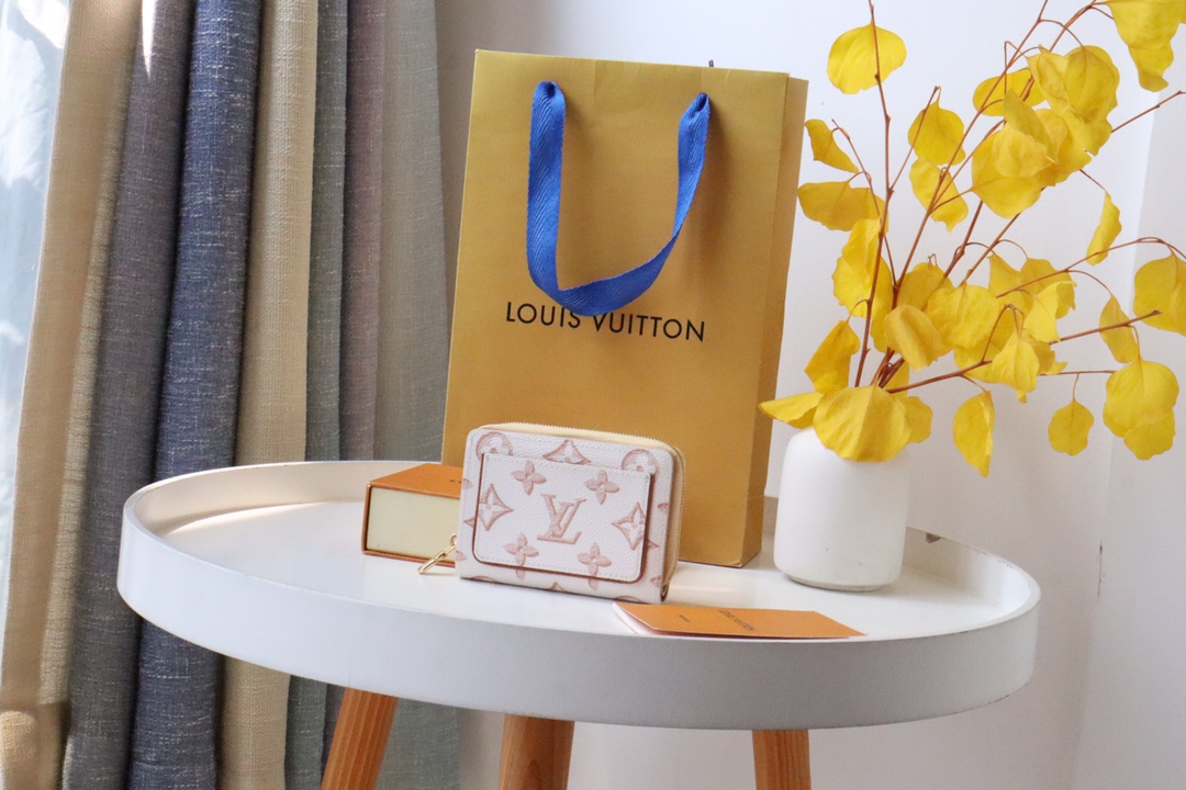 L*ouis V*uitton Bag Top Quality 11.5*8.5*2.2CM