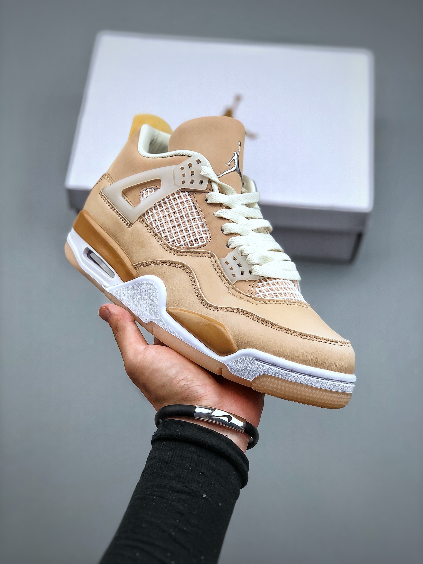 OFF-WHITE x Air Jordan 4 “sail”ow