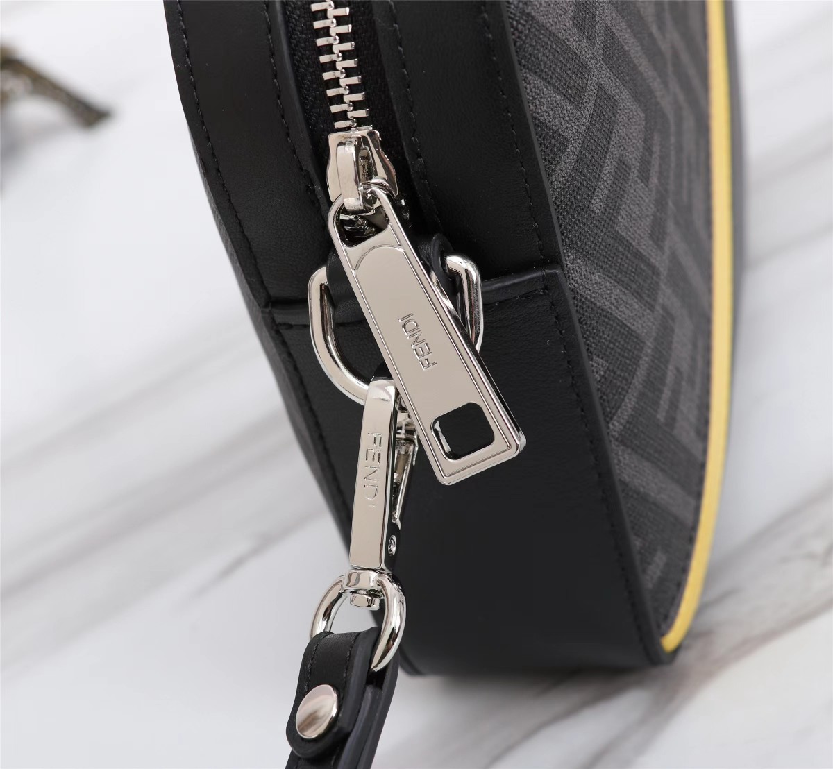 F*endi Bag Top Quality 23*16*5CM