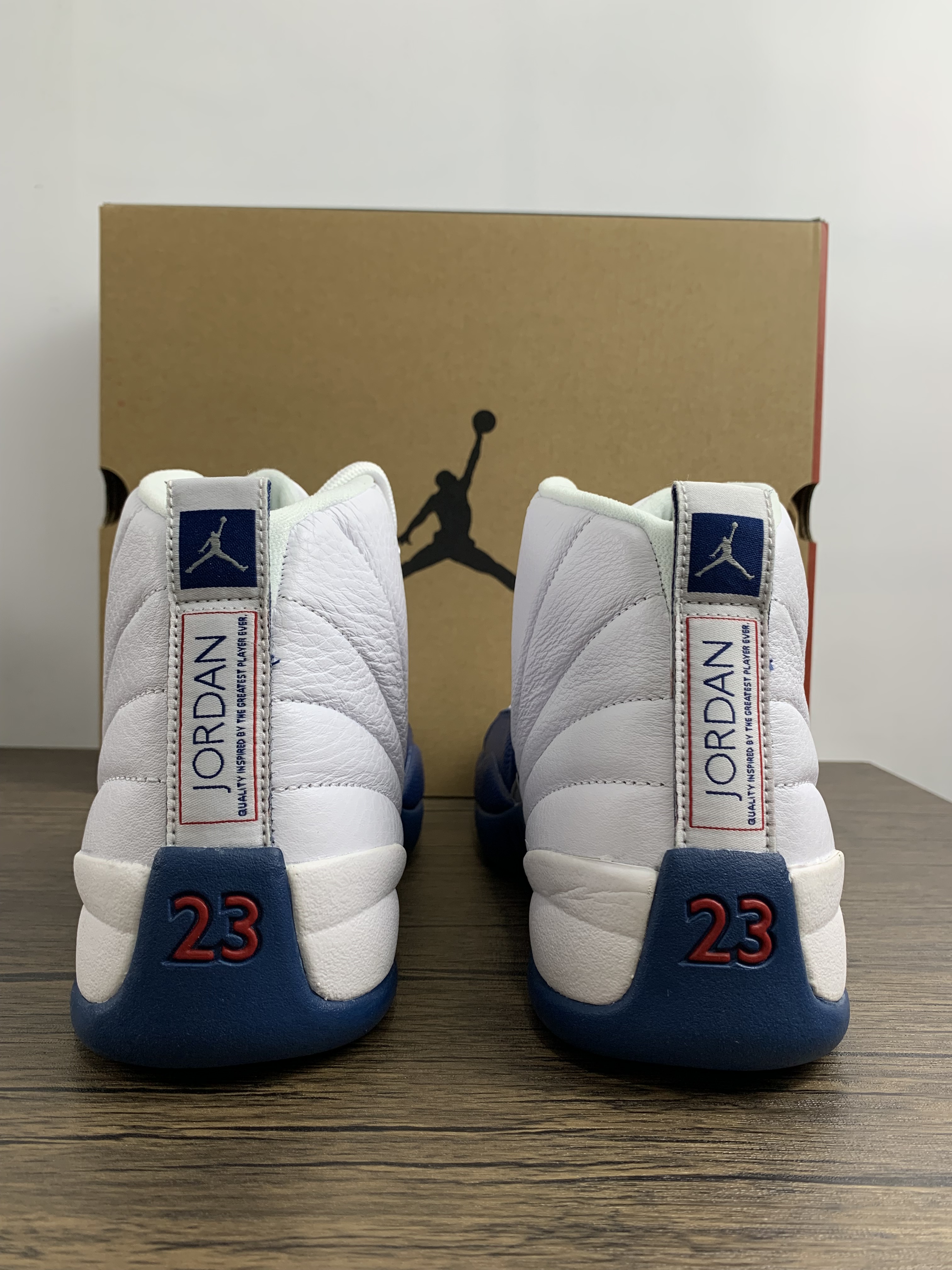 NIKE Air Jordan 12