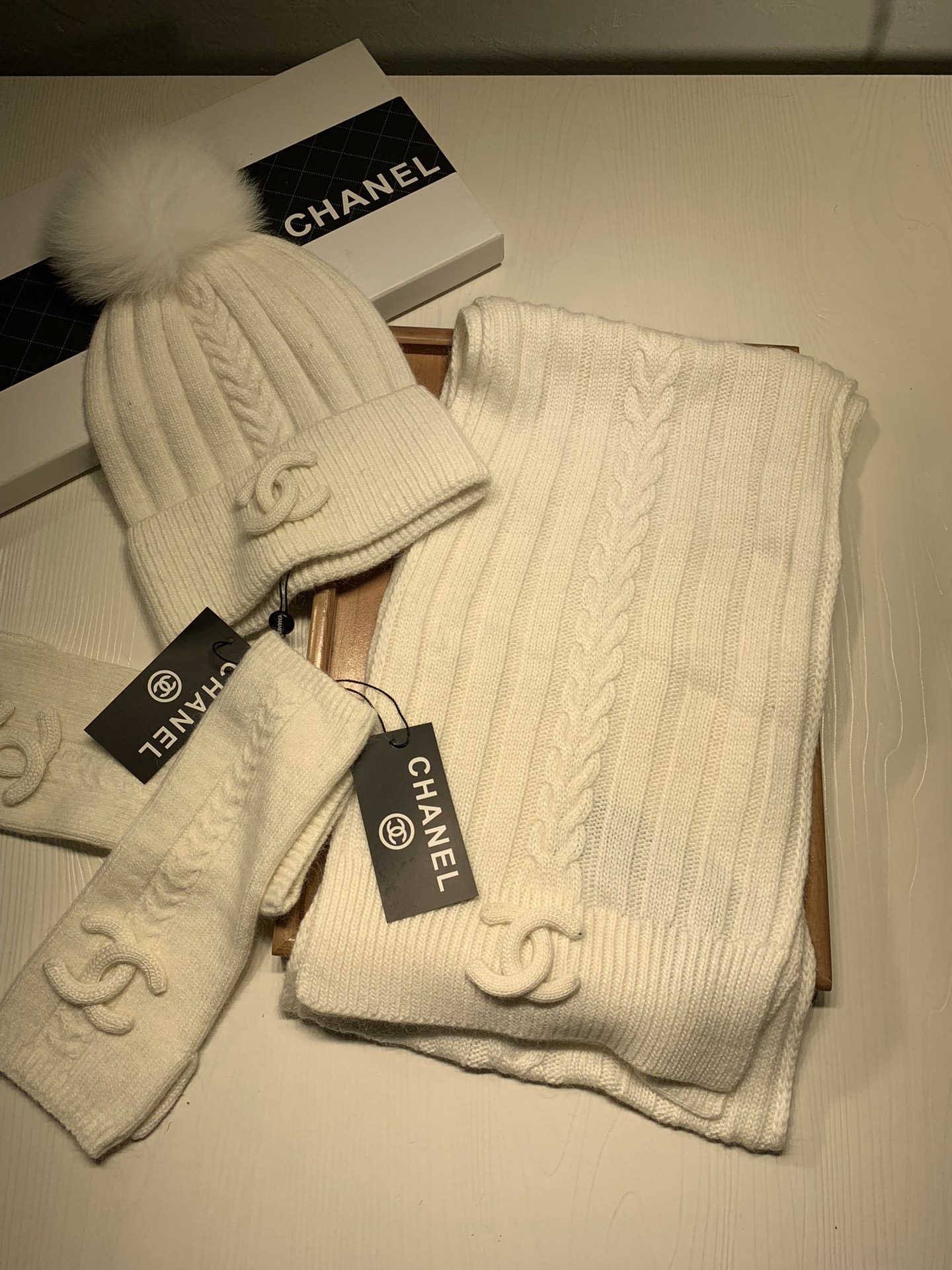 Women Men Hat+Gloves+The scarf C*hanel