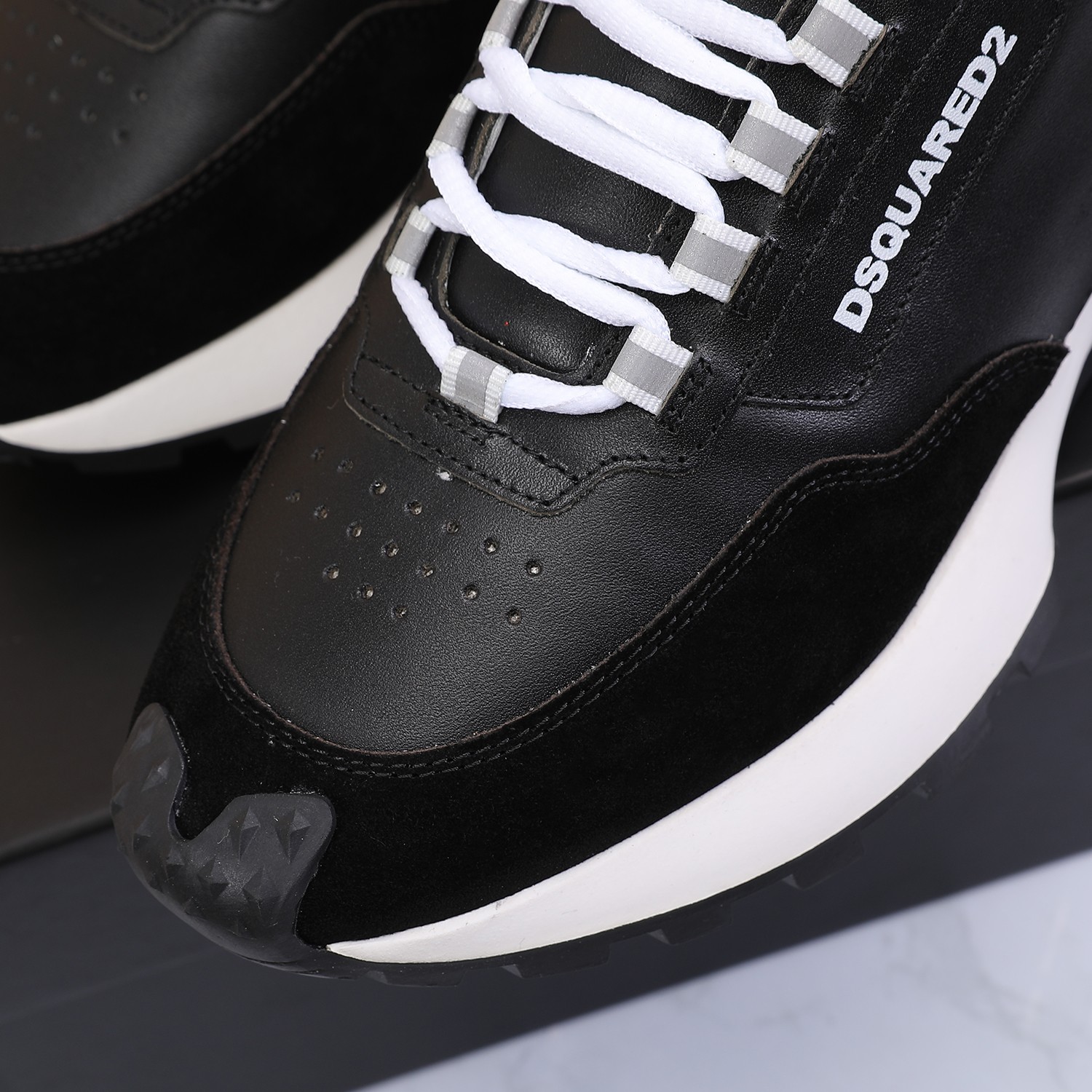 Men O*ff W*hite Top Sneakers