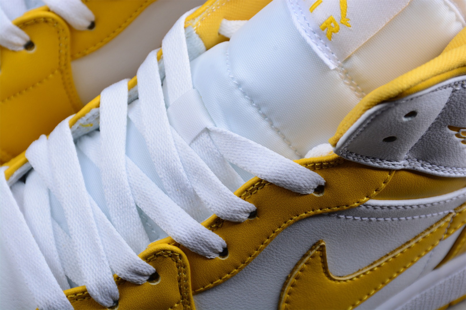 Nike Air Jordan 1 High AJ1