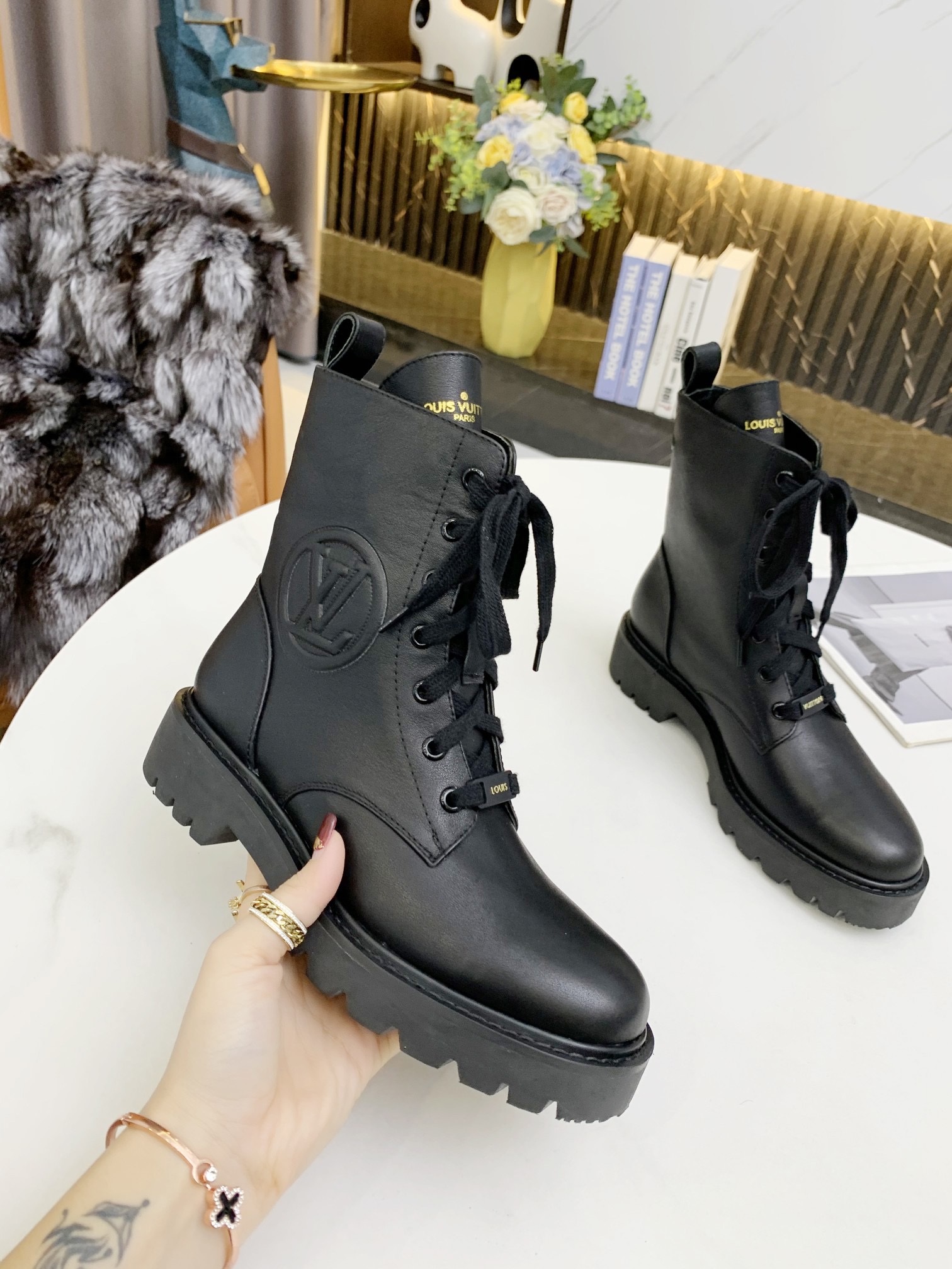 Women L*ouis V*uitton Top Boots Maikesneakers
