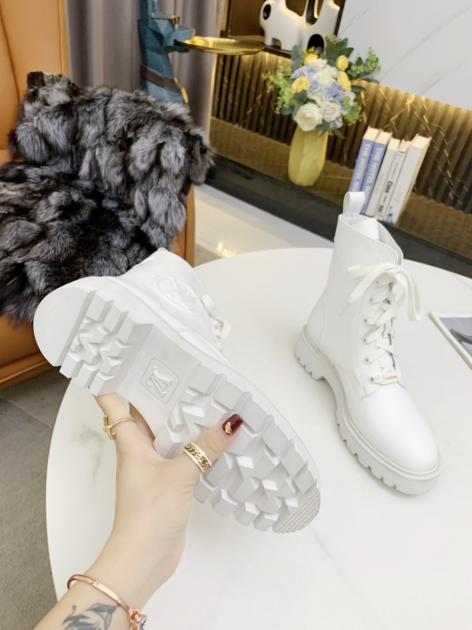 Women L*ouis V*uitton Top Boots Maikesneakers