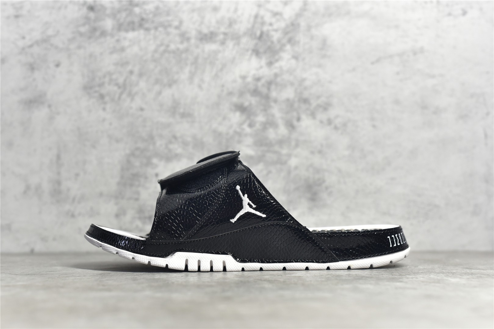 Nike Air Jordan 11 Slippers