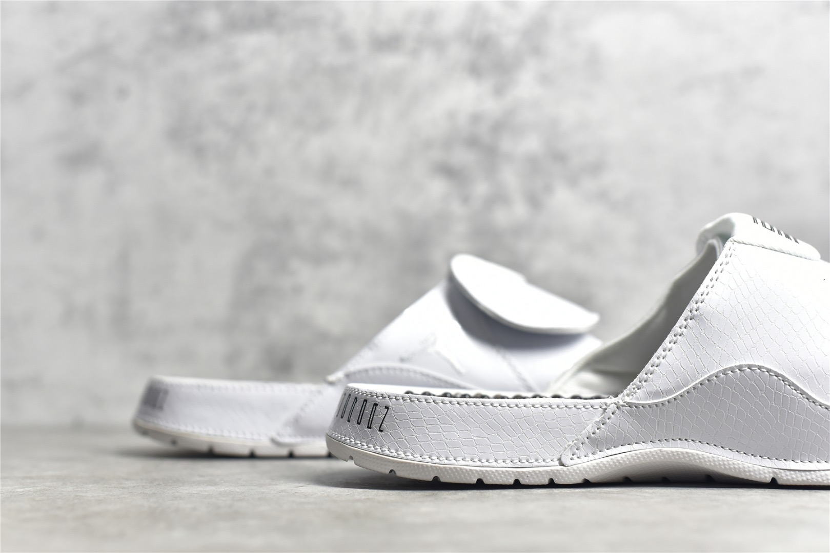 Nike Air Jordan 11 Slippers