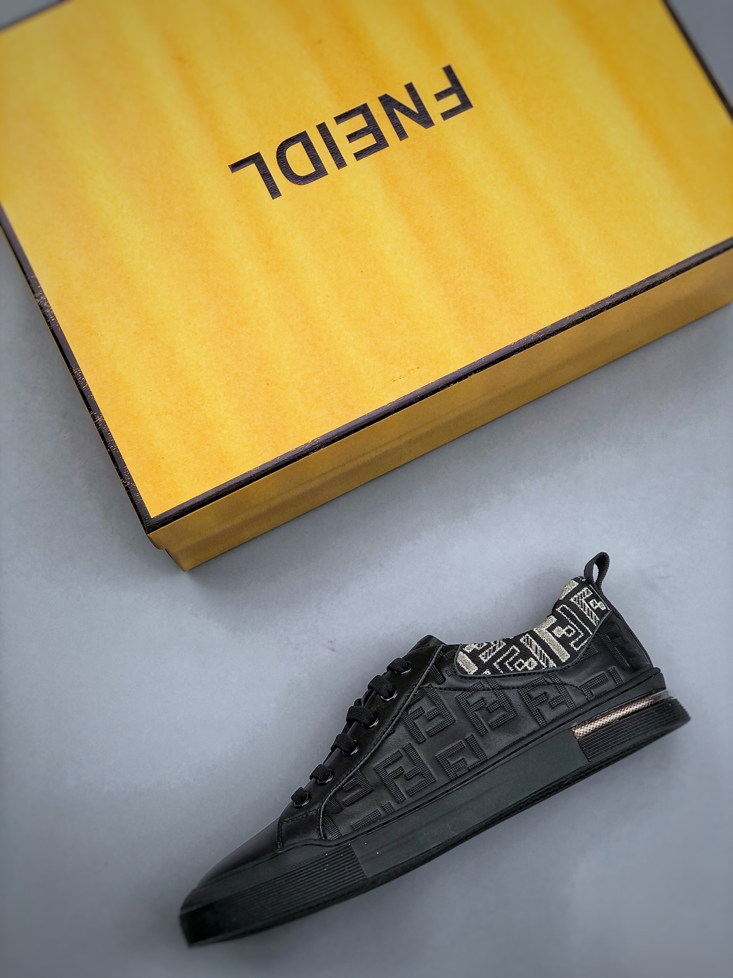 Men F*endi Top Sneaker （ ）